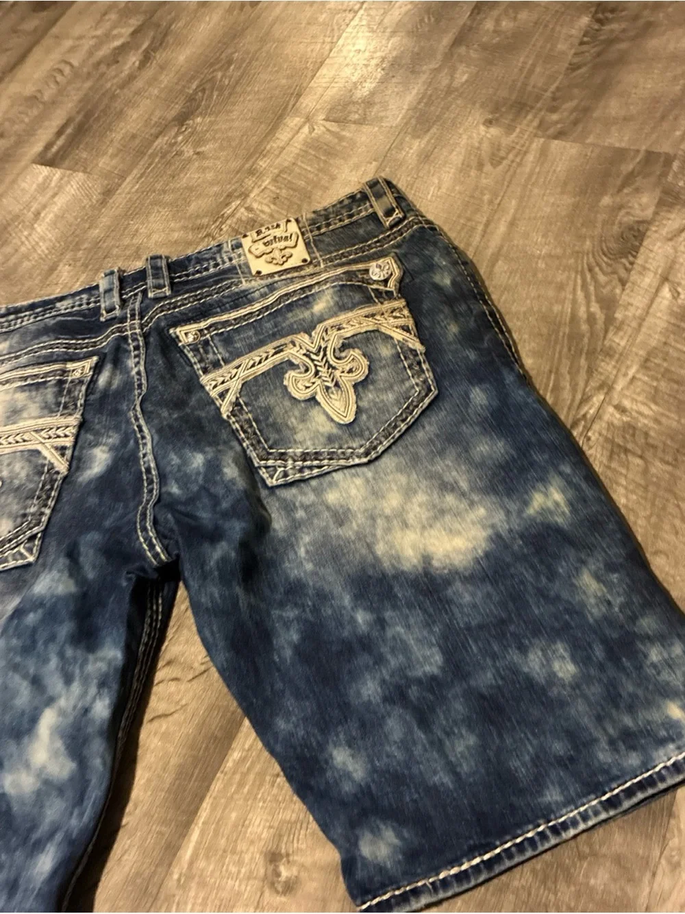 Rock Revival Scotie Shorts Men’s SZ 42 Distressed Denim Light Wash Embroidere